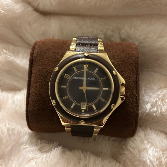 Michael Kors Gold and Black Watch - Picture 1 of 5